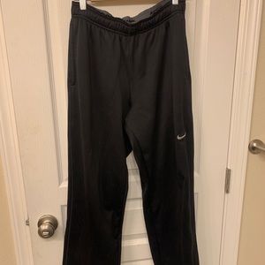 Nike therma-fit sweats